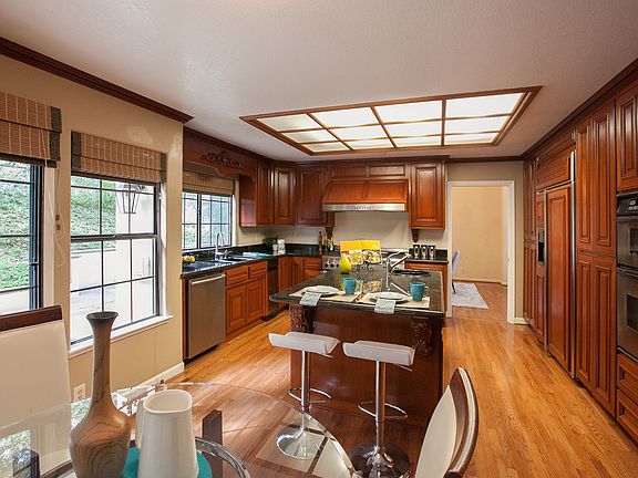 5th image of 1855 Hollyhock Ln