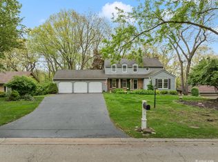 635 Oakview Dr, Algonquin, IL 60102