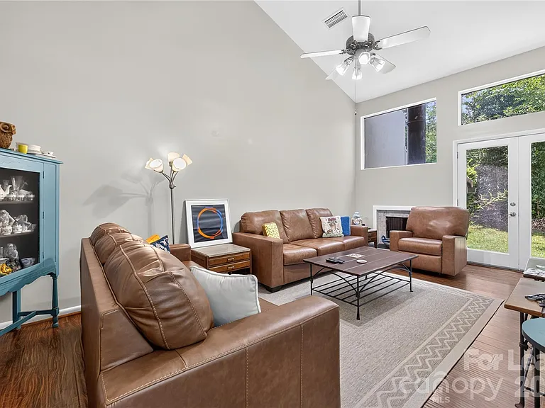 185 Riverview Ter — Photo 2