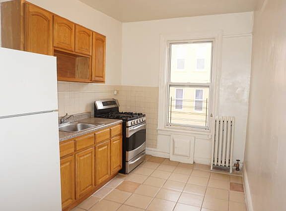 4th image of 1131 Manor Ave APT 2