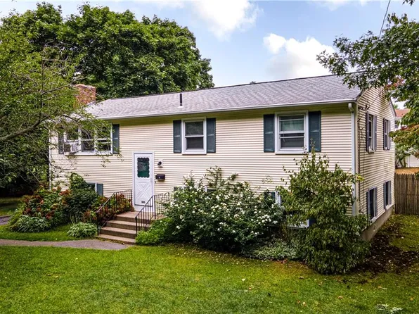 335 Natick Ave, Warwick, RI 02886