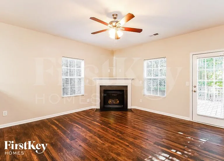 1103 Birkdale Dr — Photo 2
