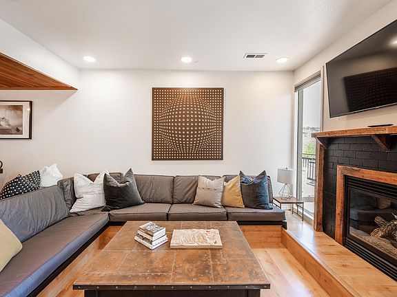 4th image of 470 Woodside Ave #2