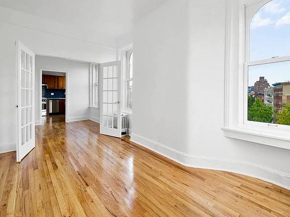 3rd image of 551 Hudson St APT 20