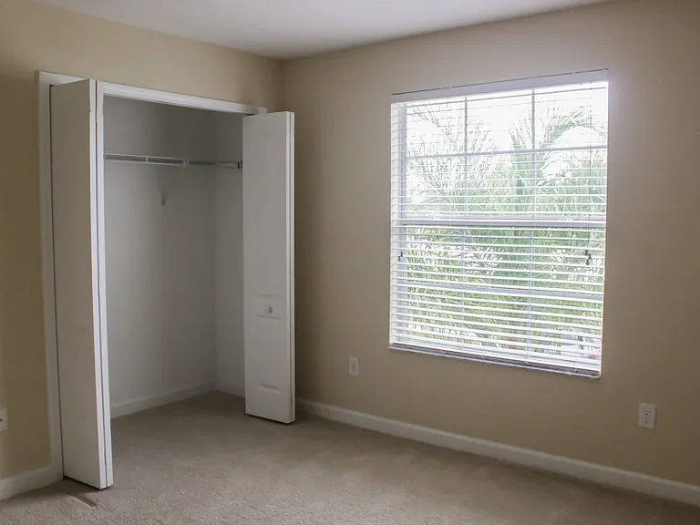 1718 Thetford Cir — Photo 31