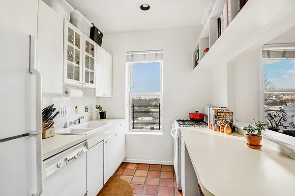 Sold by Compass | media 9