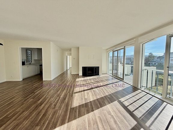 5th image of 5221 Shelter Bay Ave