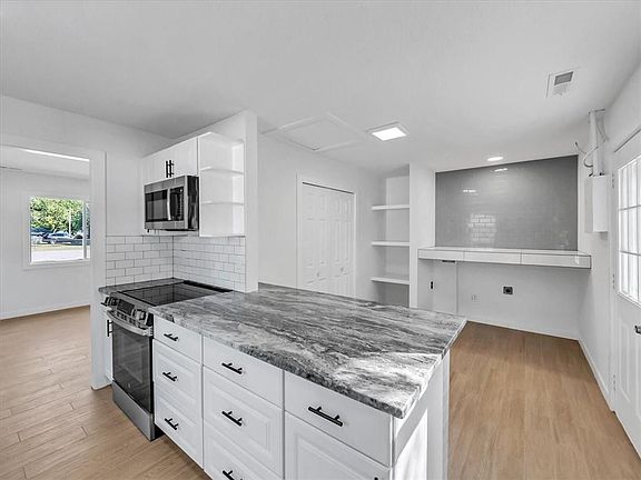 5th image of 3621 Victoria Dr