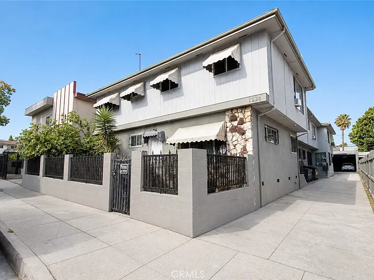 1224 N Mansfield Ave — Photo 1