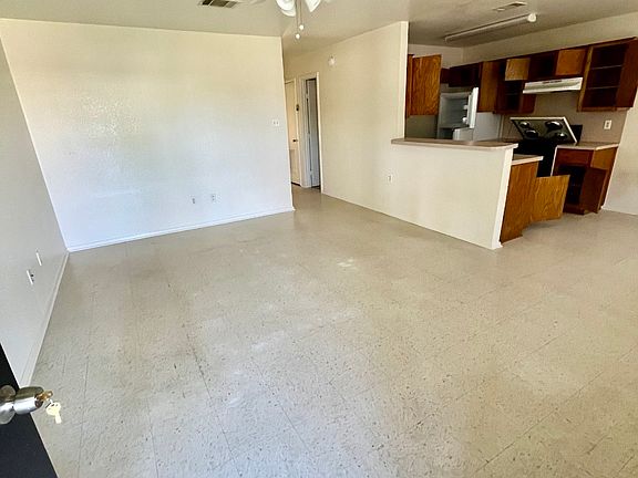 3rd image of 506 W Green Ave