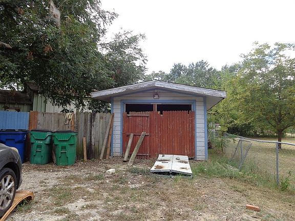 2nd image of 4007 Lakewood Dr