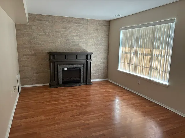 3 bed, 1.5 bath, 1085 sqft, $1,750 — Photo 2