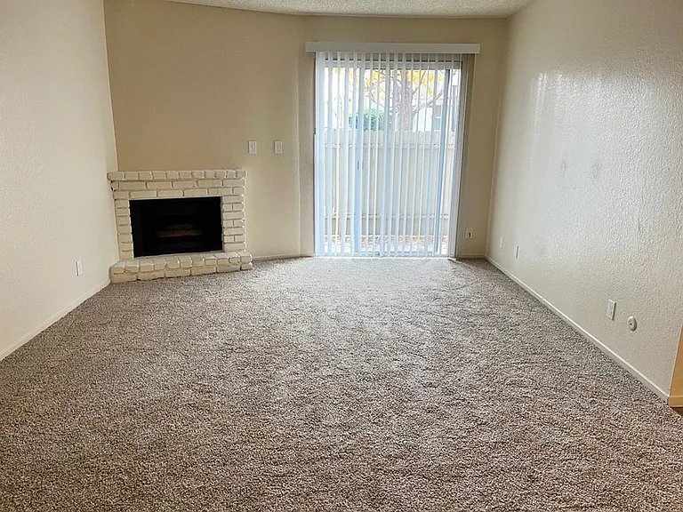 400 W Gettysburg Ave — Photo 22