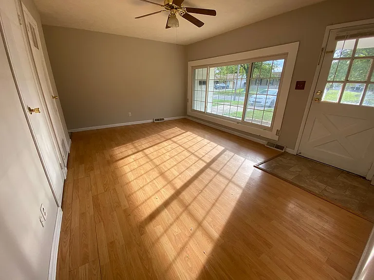 845 Middle Dr — Photo 5
