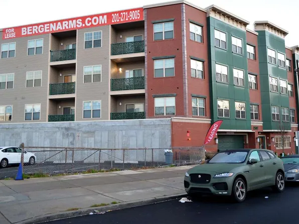 2507 Kennedy Boulevard image 1 of 6