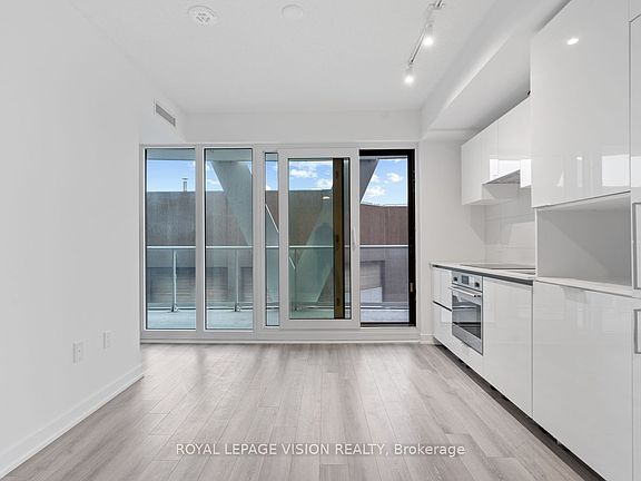 4th image of 230 Simcoe St #3113
