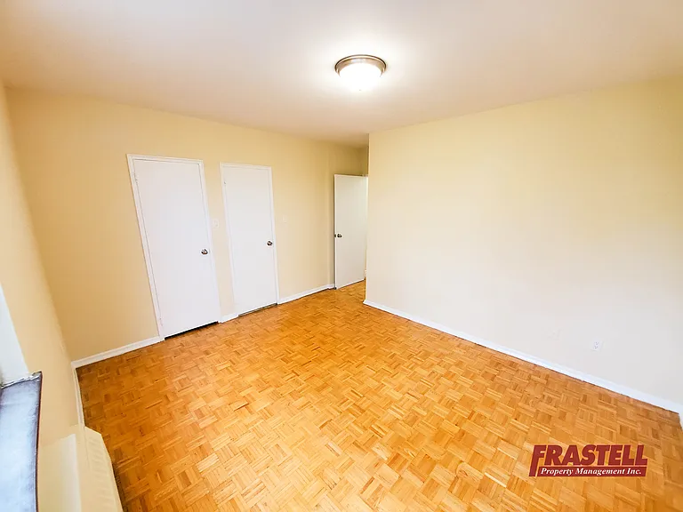 21 Mayfair Ave — Photo 30