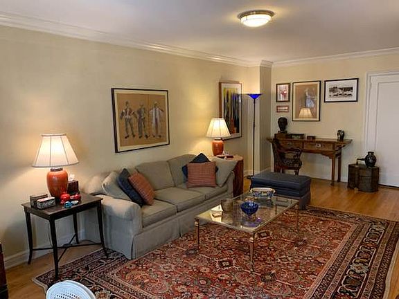3rd image of 333 W 56th St APT 9B