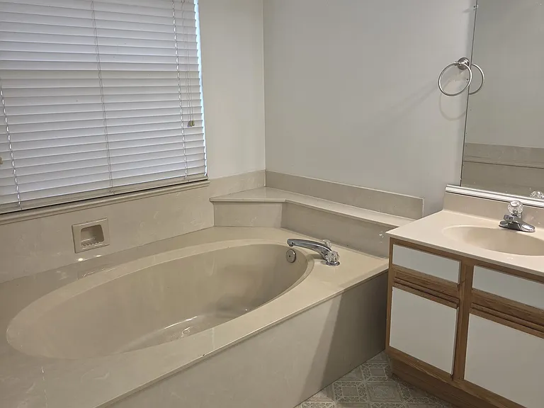 2138 SW Alminar St — Photo 5