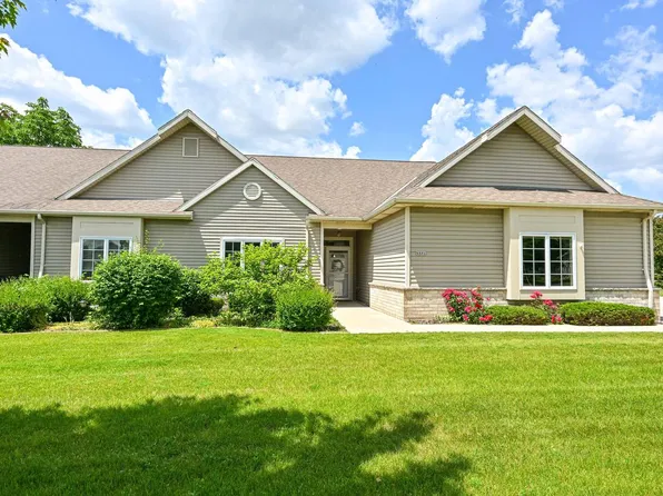 5371 South Butterfield WAY, Greenfield, WI 53221