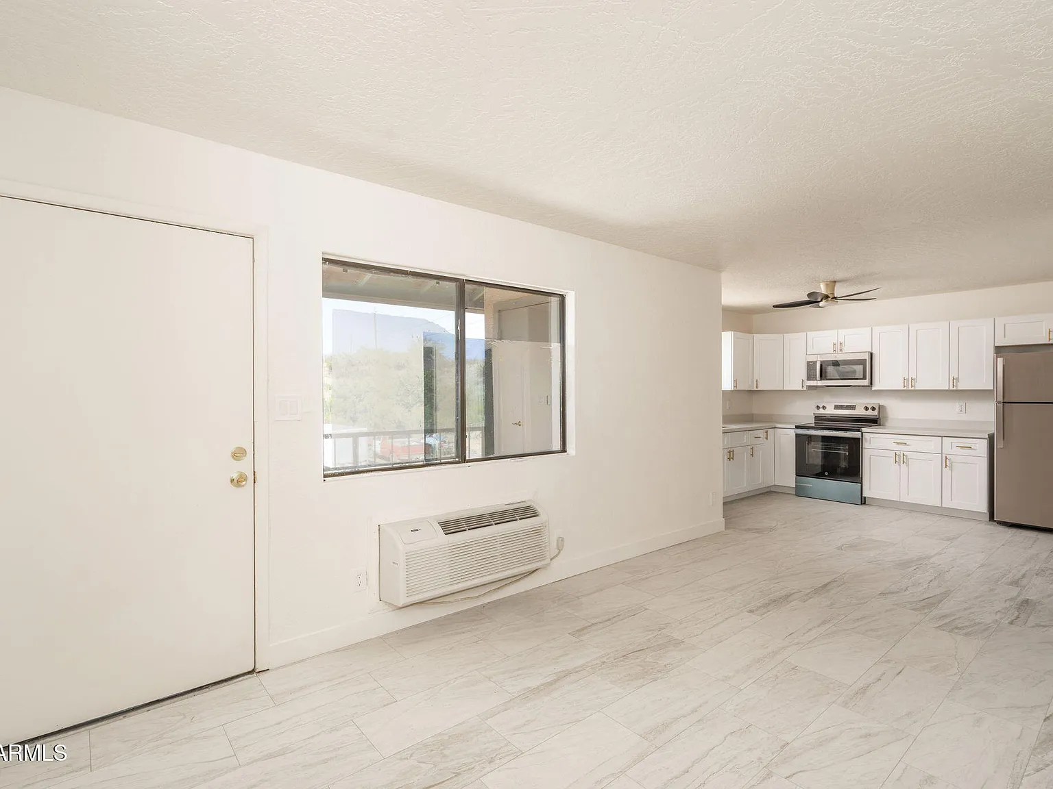 2 bed, 1.0 bath, 700 sqft, $1,575 — Photo 2