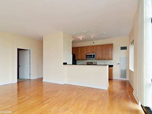 5th image of 1322 S Prairie Ave Unit 601
