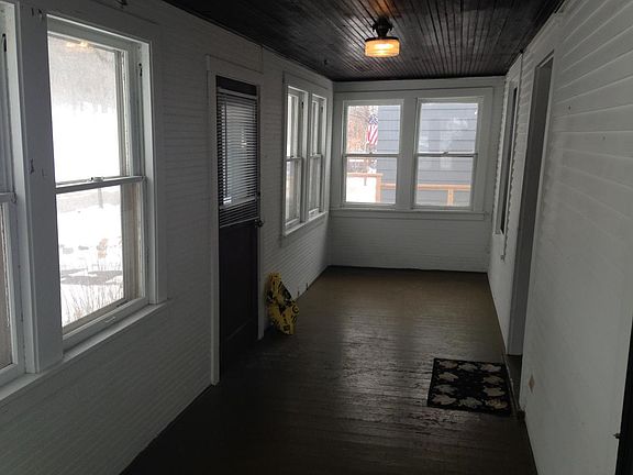 3rd image of 3144 Polk St NE