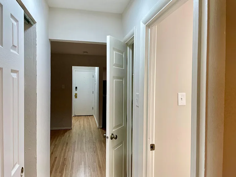 3217 Russell Blvd #6 — Photo 10