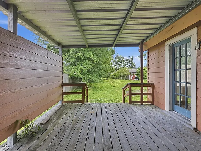 146 Lucille St — Photo 10