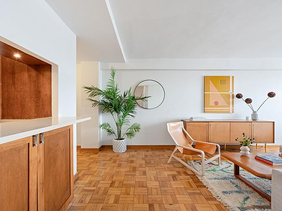 3rd image of 33 Greenwich Ave APT 11A