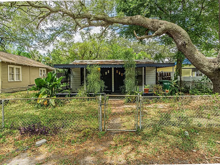 10704 N Annette Ave — Photo 1