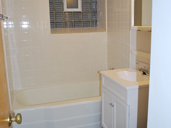 3rd image of 5414 N Paulina St