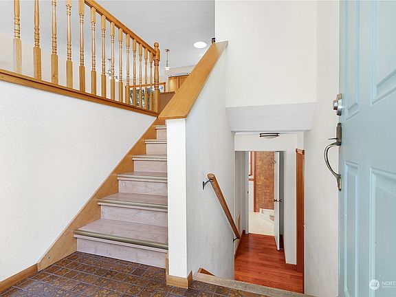 4th image of 4632 Beverly Drive NE