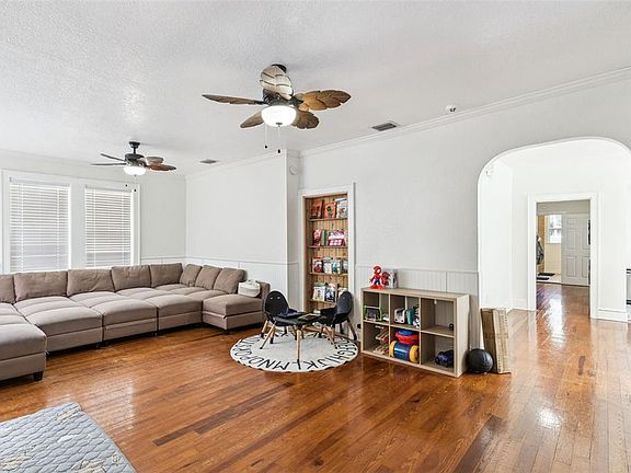 4th image of 317 E MAIN STREET