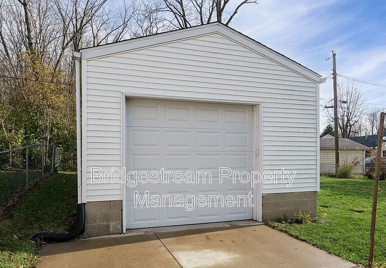 655 Eavey St — Photo 16