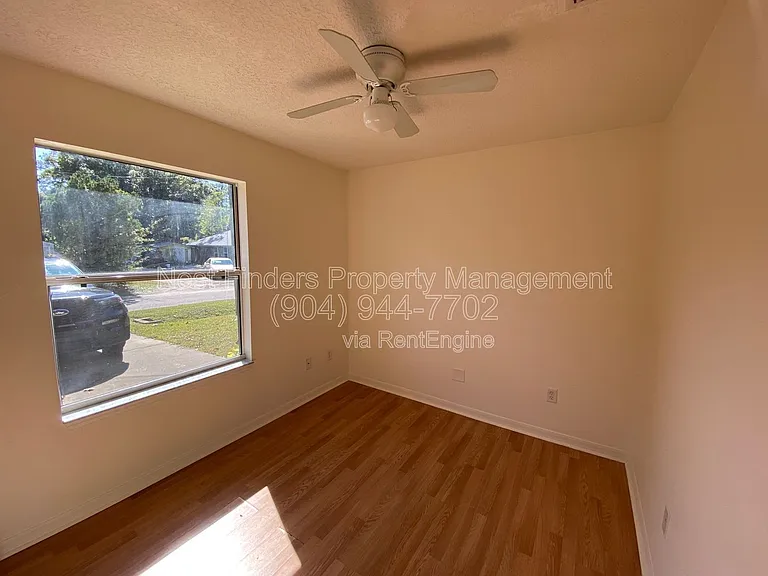 908 Helen St — Photo 12