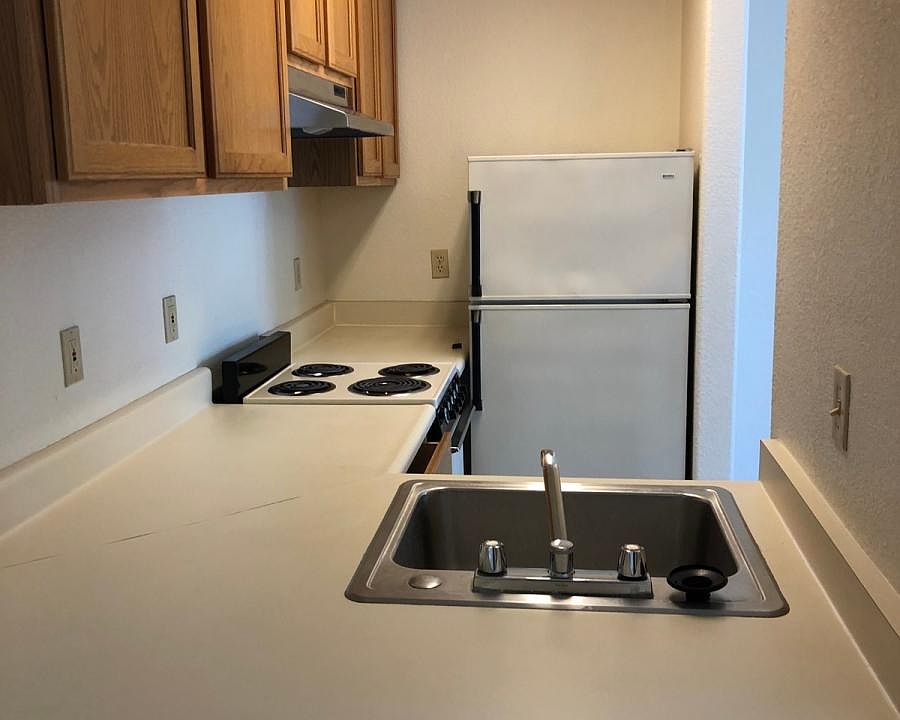 2nd image of 435 S 6th St APT 7