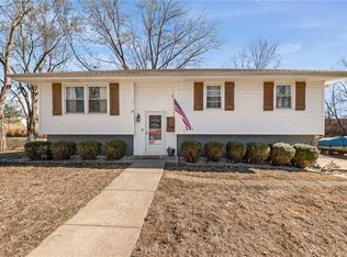 325 Matthews Ln, Gower, MO 64454