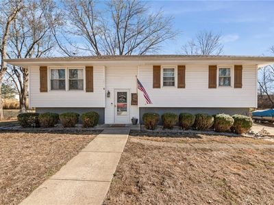 325 Matthews Ln, Gower, MO, 64454
