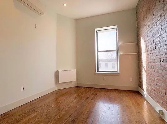 Rented by Premier Metro Realty Corp | media 21