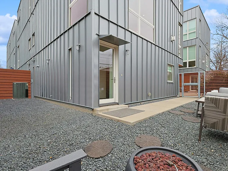2706 Throckmorton St #D — Photo 17