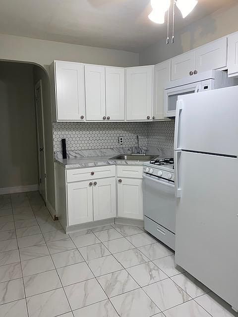 1st image of 5 Hodges Pl Floor 2