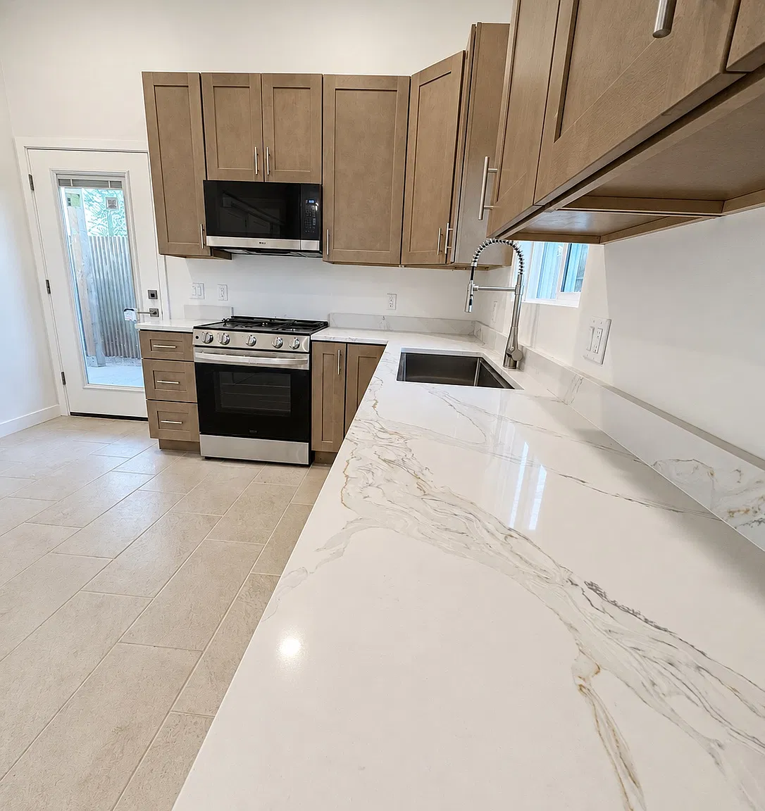 850 E Seneca St — Photo 2