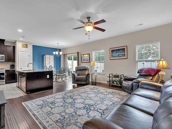 5th image of 210 Alderside Pl