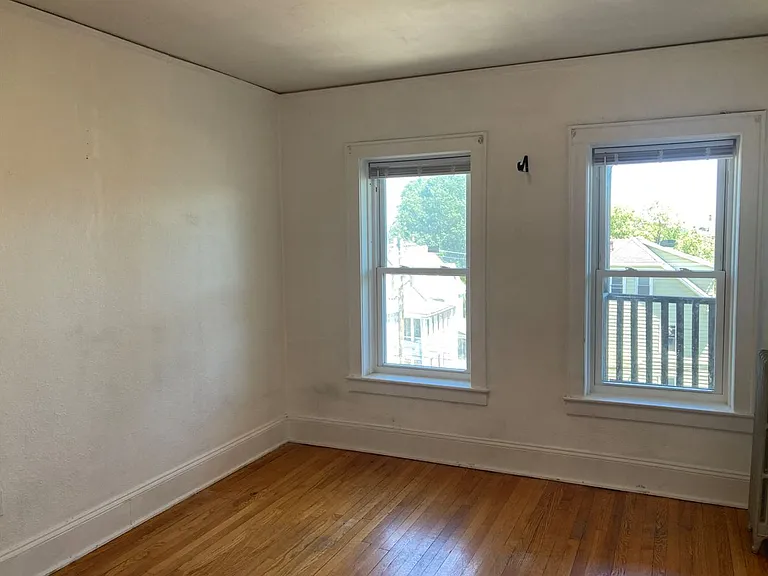 102-106 Linden St #4L — Photo 4
