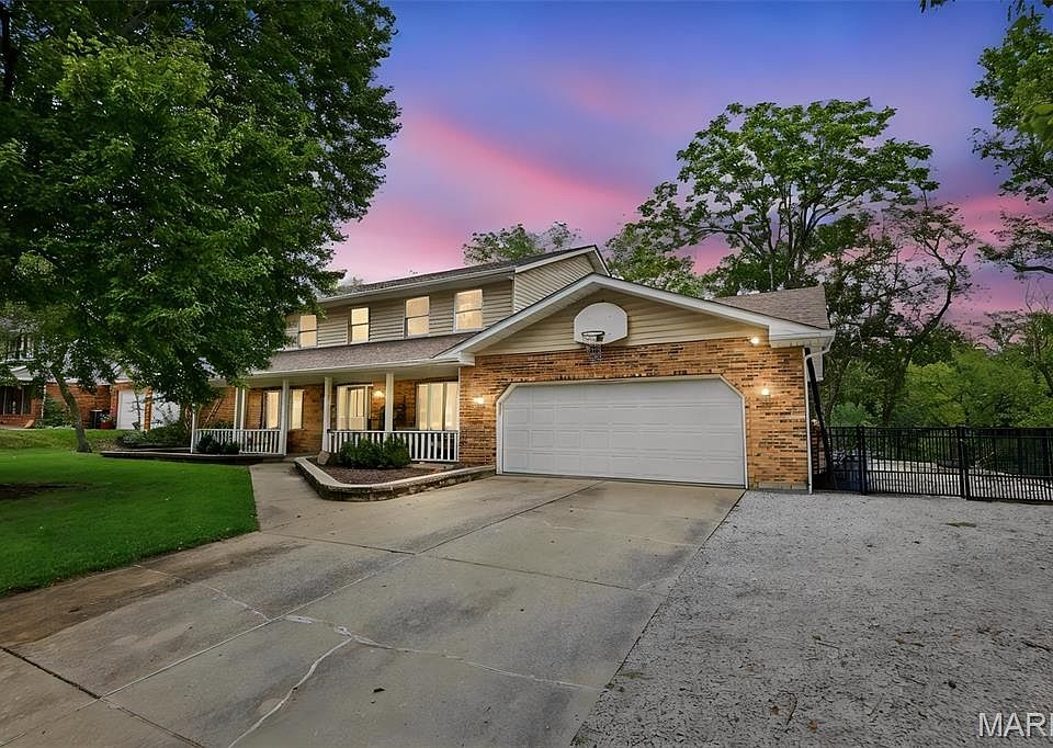1st image of 28 Clark Dr