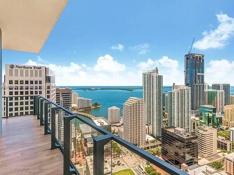68 SE 6th St #3901