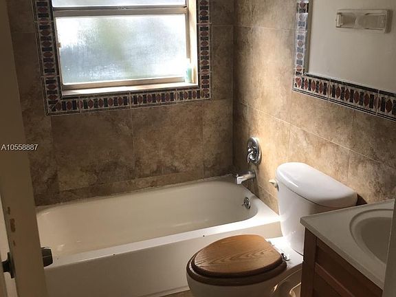 5th image of 838 Twin Lakes Dr