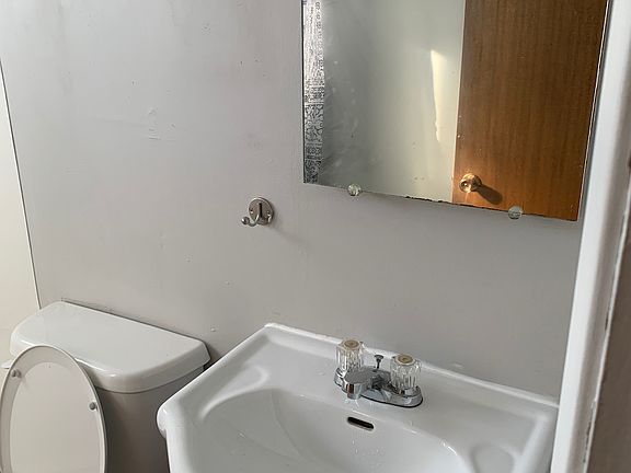 5th image of 2712 7th Ave #1