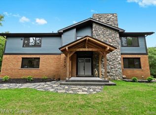 295 Whispering Pnes, Milford, MI